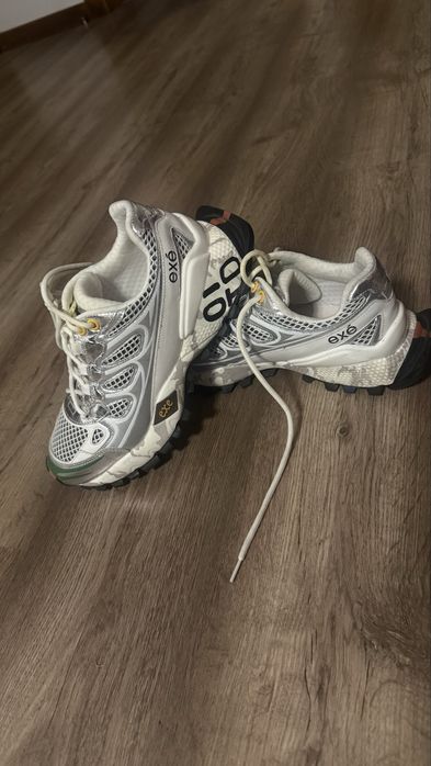 Sapatilhas Exé ( apenas mensagens)