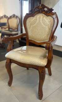 Продам стул-кресло с подлокотниками  производство Малайзия дерево гиве