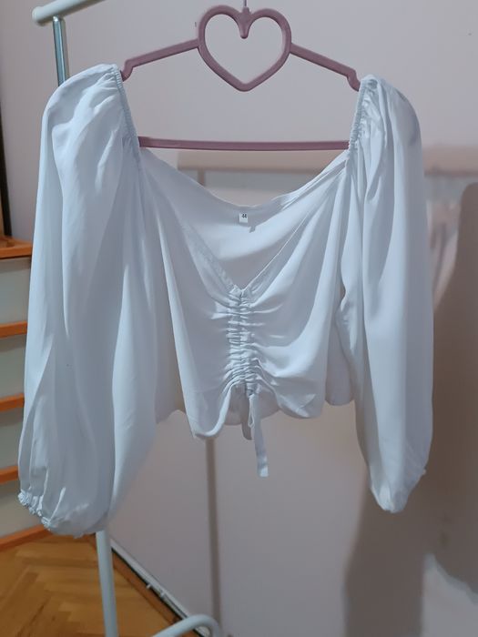 Легенький білий топ із зав'язками