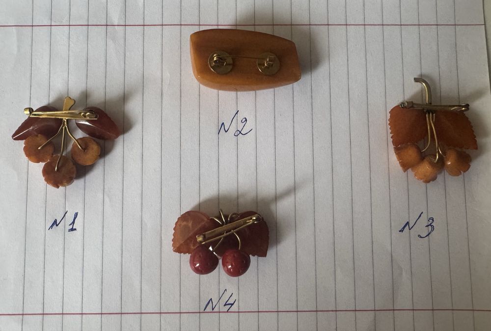 Янтарная брошь СССР