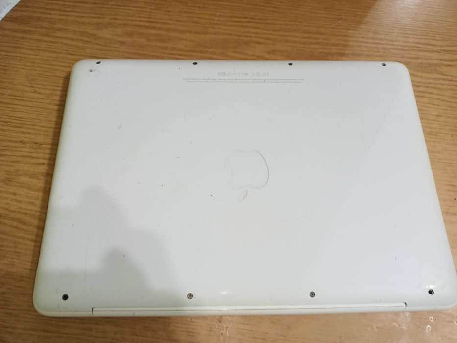 MacBook Late 2009 CATALINA 10.15.4. 6/256 macOS