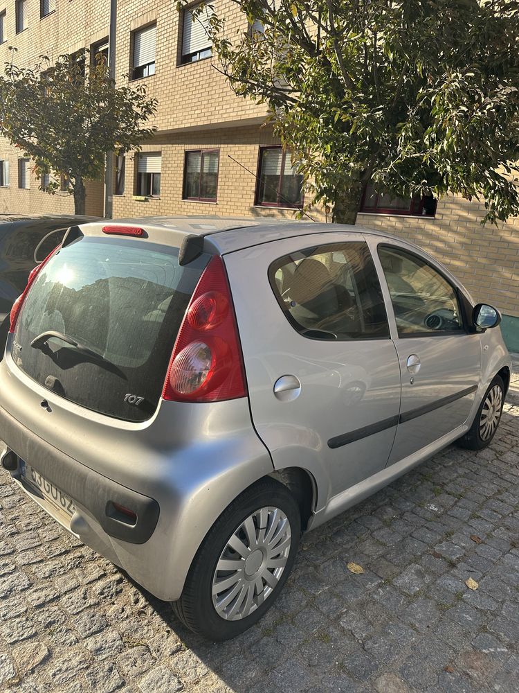 Peugeot 107 Cinzento