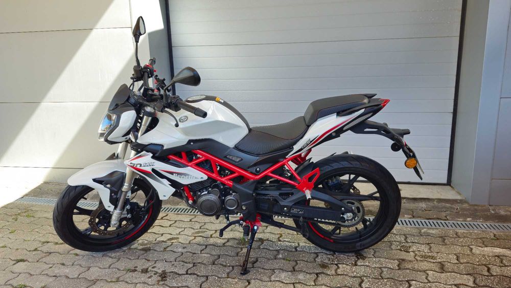 Moto Benelli 125 Esportiva Poucos Km's
