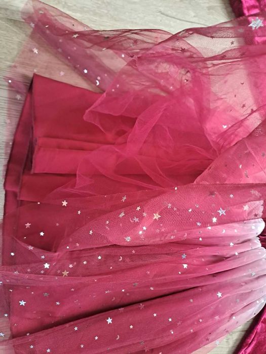 Продам плателье новогоднее на девочку 6-7лет