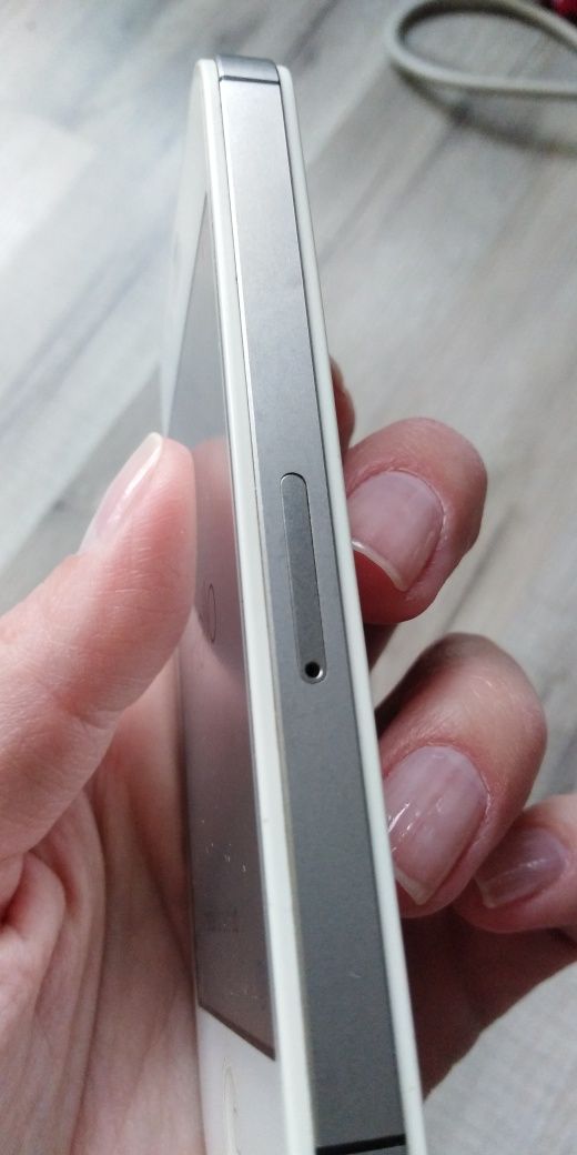 IPhone Айфон 4s, 8 гб  с зарядкой