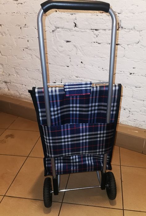 Wózek na zakupy w szkocką kratkę