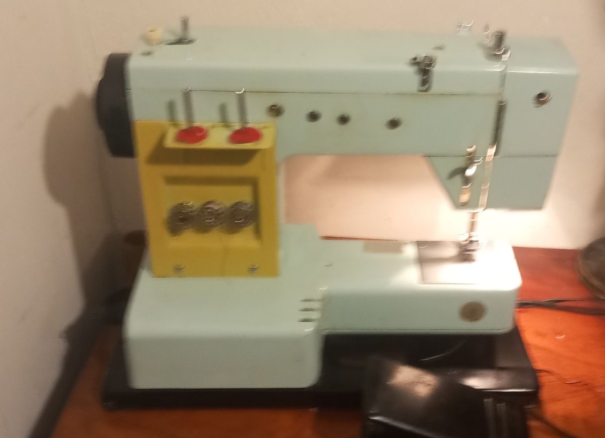 Maquina de costura doméstica elétrica