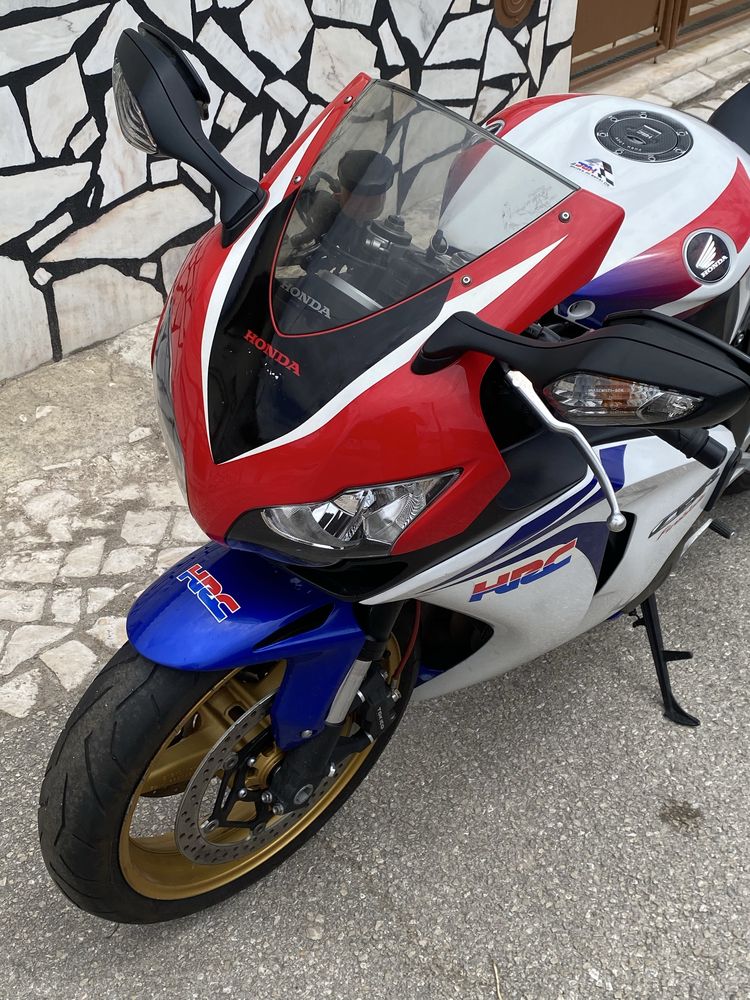 Honda cbr 1000RR (ler descricao)