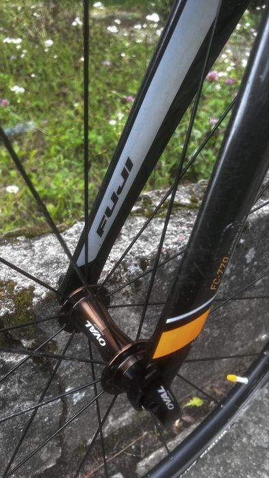 full carbon Fuji Altamira 2.9 rower szosowy