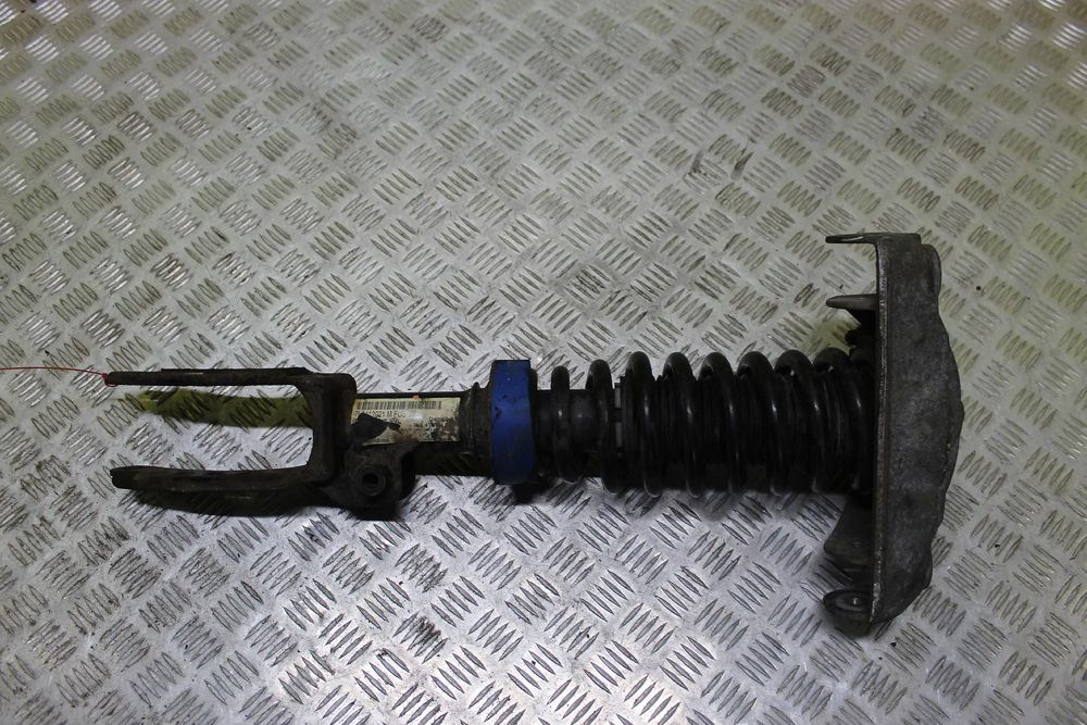 Стійка амортизатора переднього лівого Volkswagen Touareg | 2003-2006