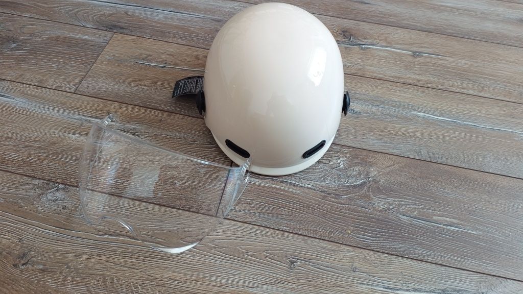 Kask rowerowy z przyłbicą Engwe