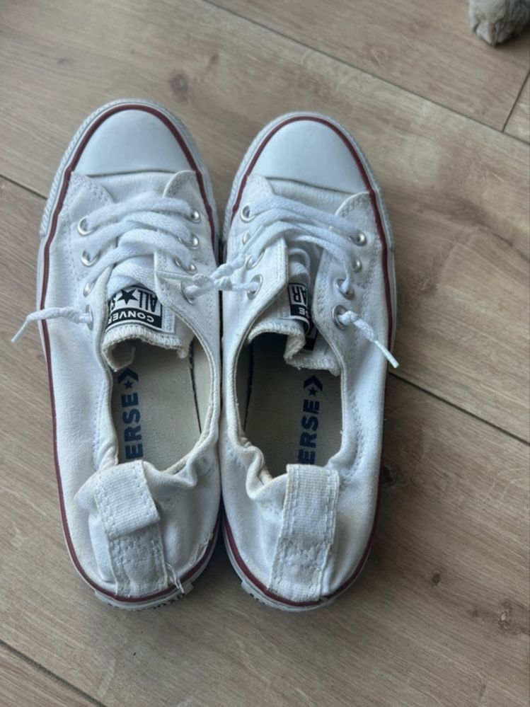 Converse kremowe