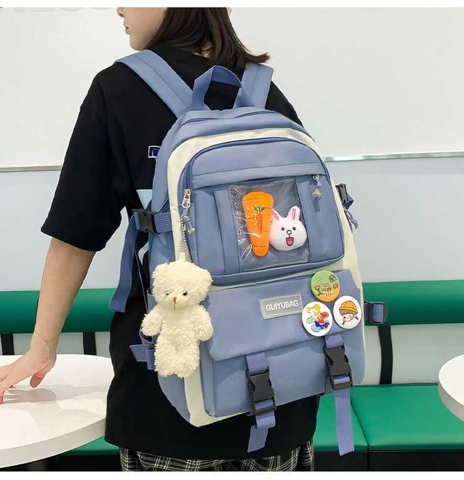 Школьный комплект 5 в 1 - Школьный рюкзак + 5 значков и 1 брелок