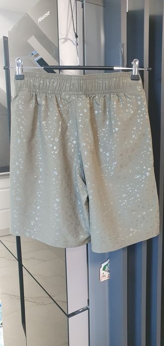 Spodenki Under Armour nowe s/m