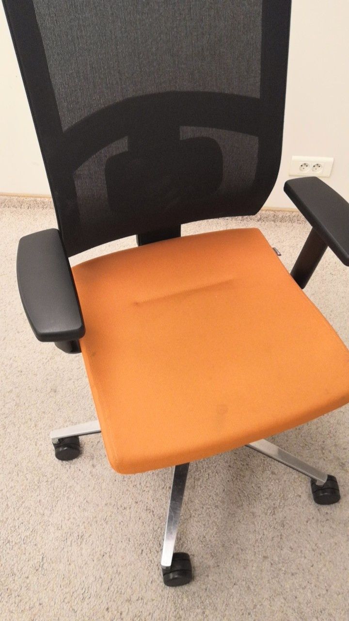 Bejot Fotel obrotowy ELEVEN EL 102 Orange krzesło biurowe