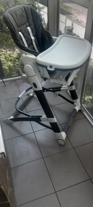 Дитячий стілець для кормління