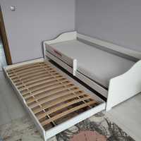 Białe łóżko LEONIE dla dziecka z barierką z materacem 90/200