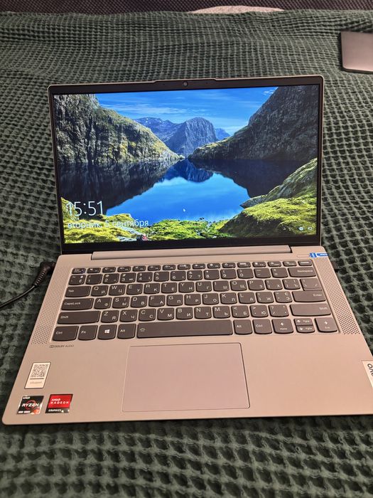 Lenovo ideaPad 5, ryzen 3 4300u, 8 gb ram, 258 SSD
