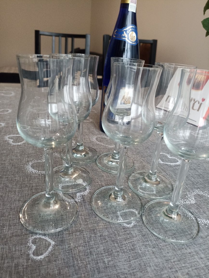 Kieliszki szklane do wina