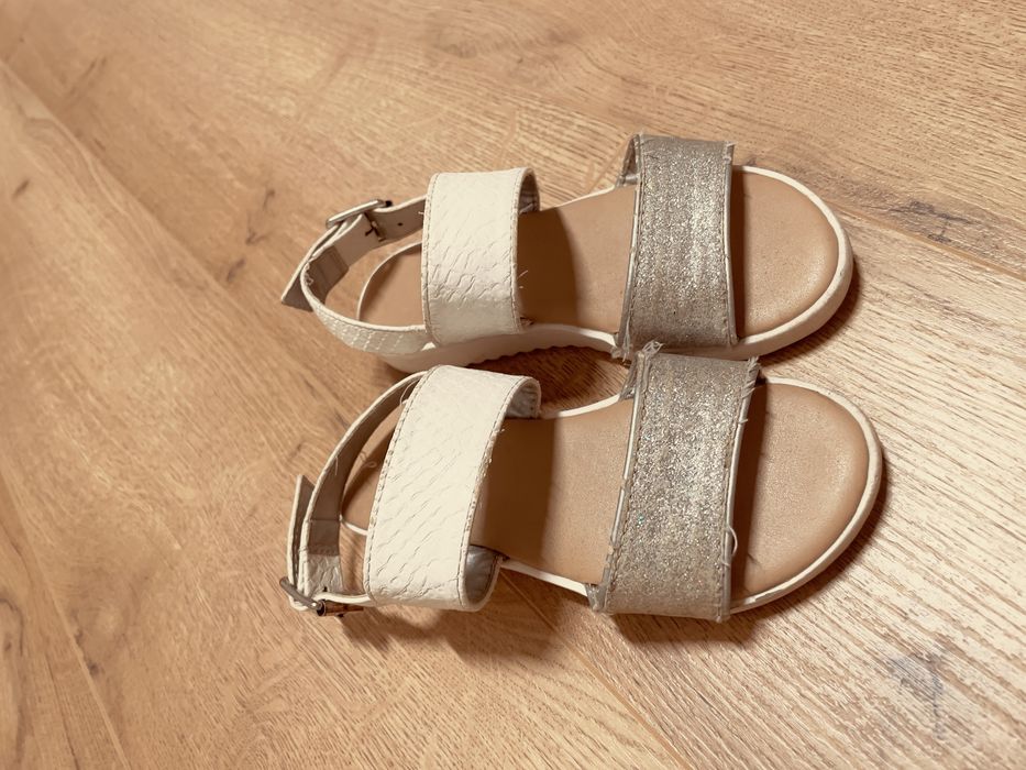 Взуття для дівчинки від 24 до 28р.