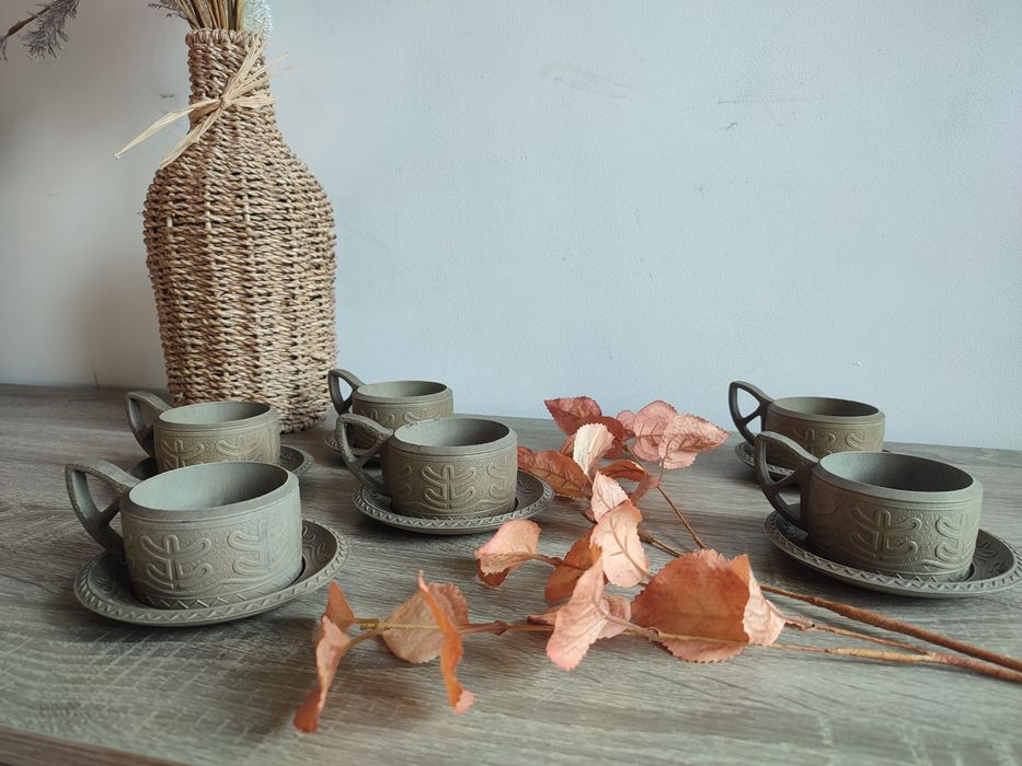 Filiżanki khaki z podstawką wzorzyste plastikowe jesienne zestaw 6