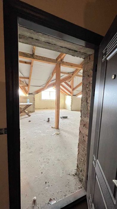 Продаж затишної мансарди в історичнійЖовкві!58 м² | 6 поверх С.Петлюри