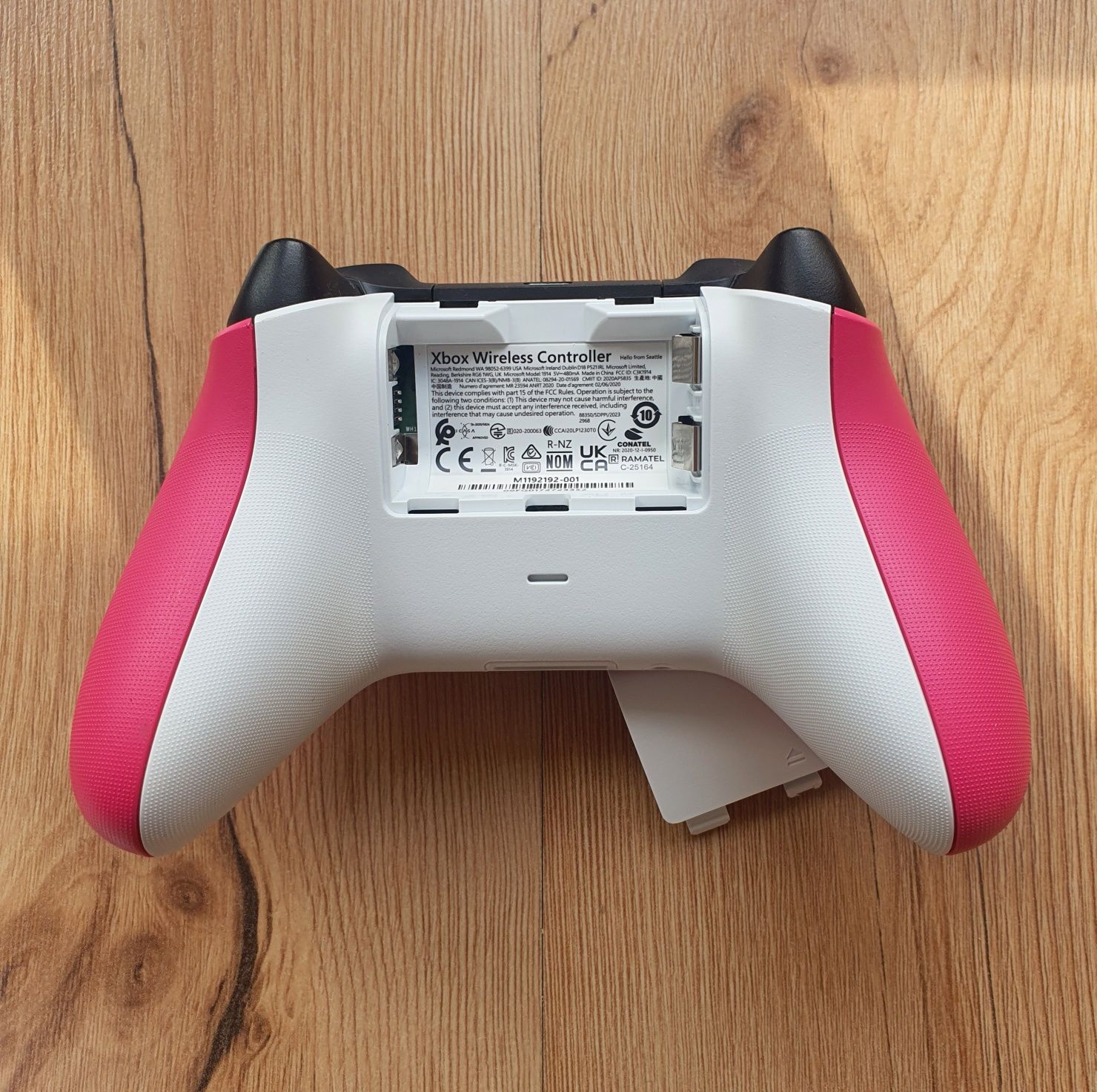 Pad xbox series X/S jak nowy deep pink działa z xbox one i PC
