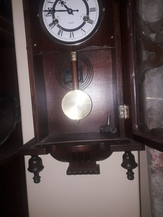 Relógio de corda de parede antigo