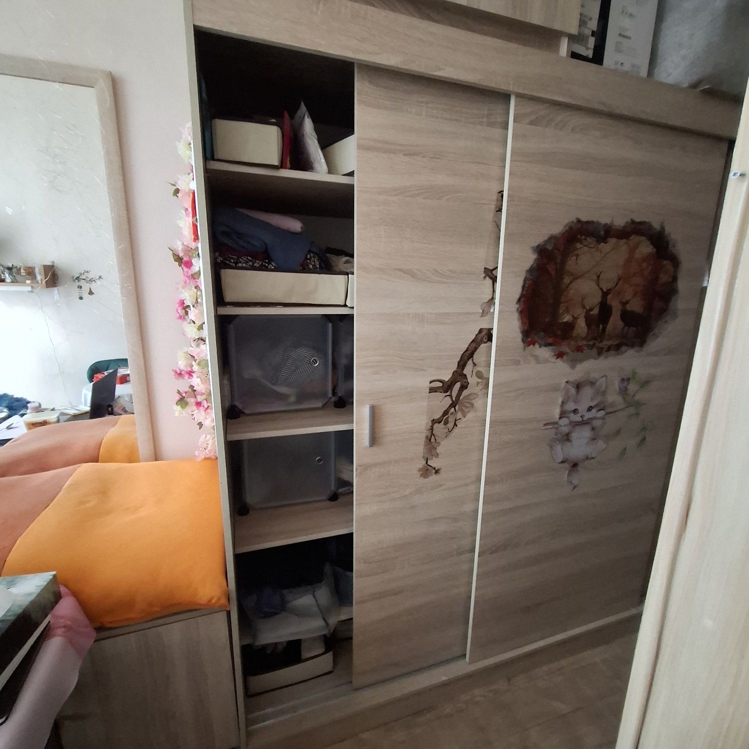 Sprzedam szafę na ubrania