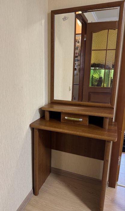 Продам комод та туалетний столик
