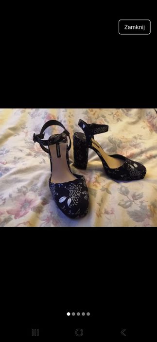 Obcasy słupek haftowane Stradivarius kwiaty