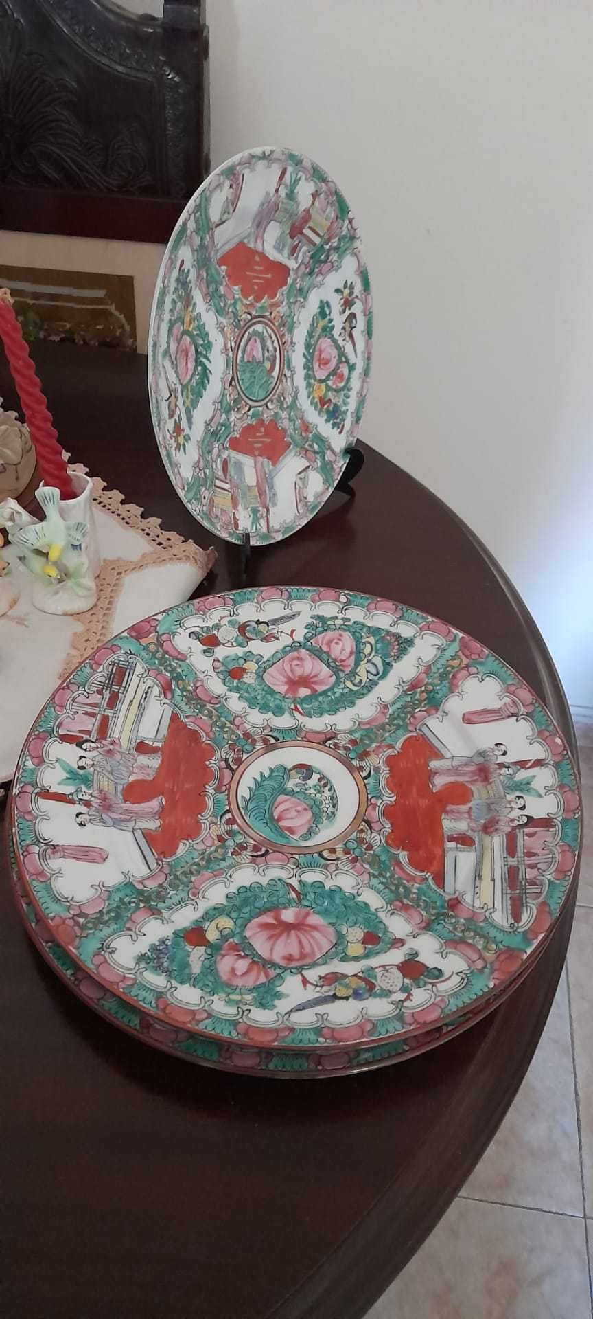 Peças de loiça decorativas