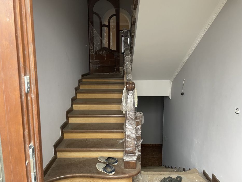 Будинок з прилеглою земельною ділянкою