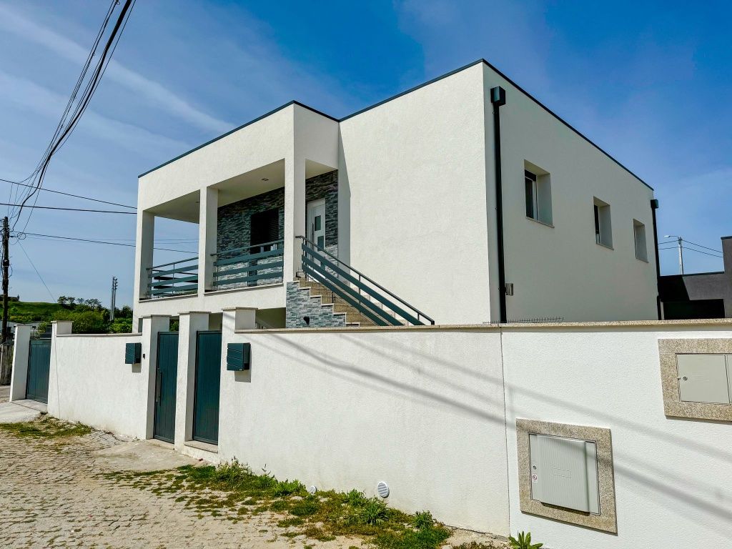 Moradia Bi familiar T3+T2
