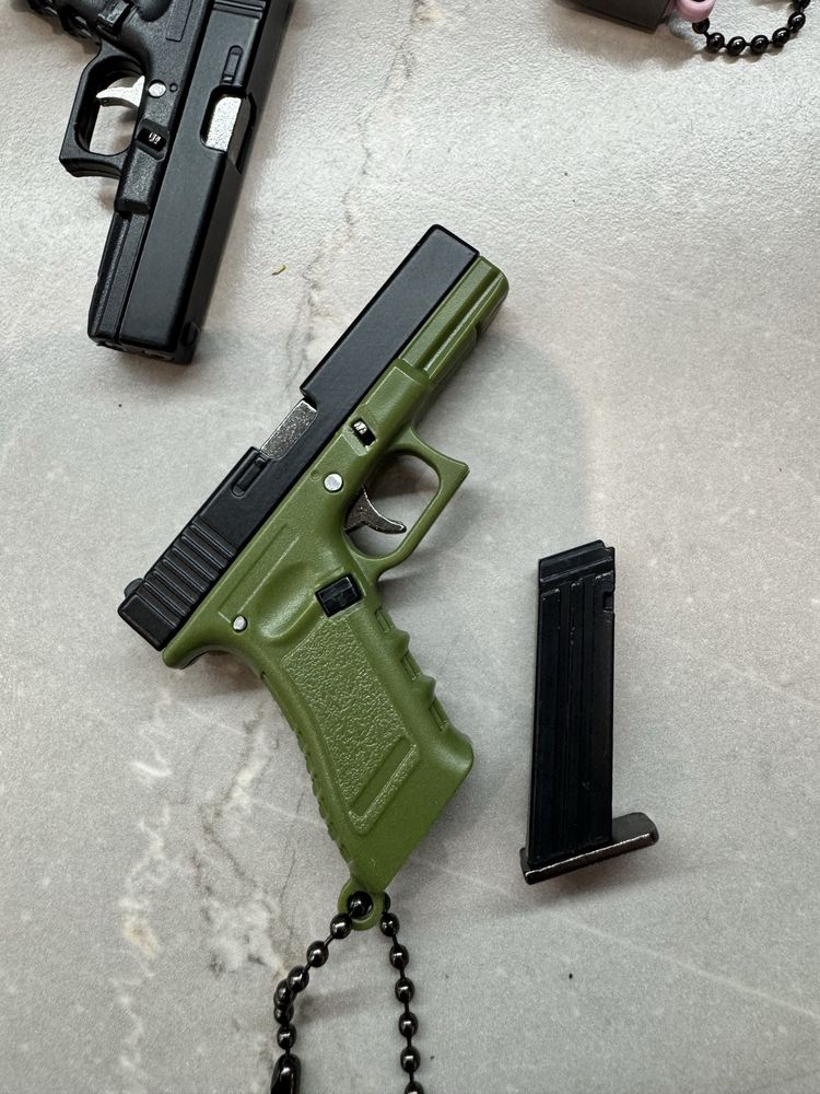 Брелок пістолет Glock 17