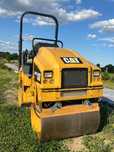 Caterpillar Walec drogowy CAT 100cm CB22B 2017r  zagęszczarka Catepillar CB 22 B Szer 100 cm Wibracja na oba bębny Zbiorniki na wodę Bomag  2,5 tony 24KW  Walec zagęszczarka Cat CB22B 2,5 tony 2500 kg Bomag  Wacker Ammann 100