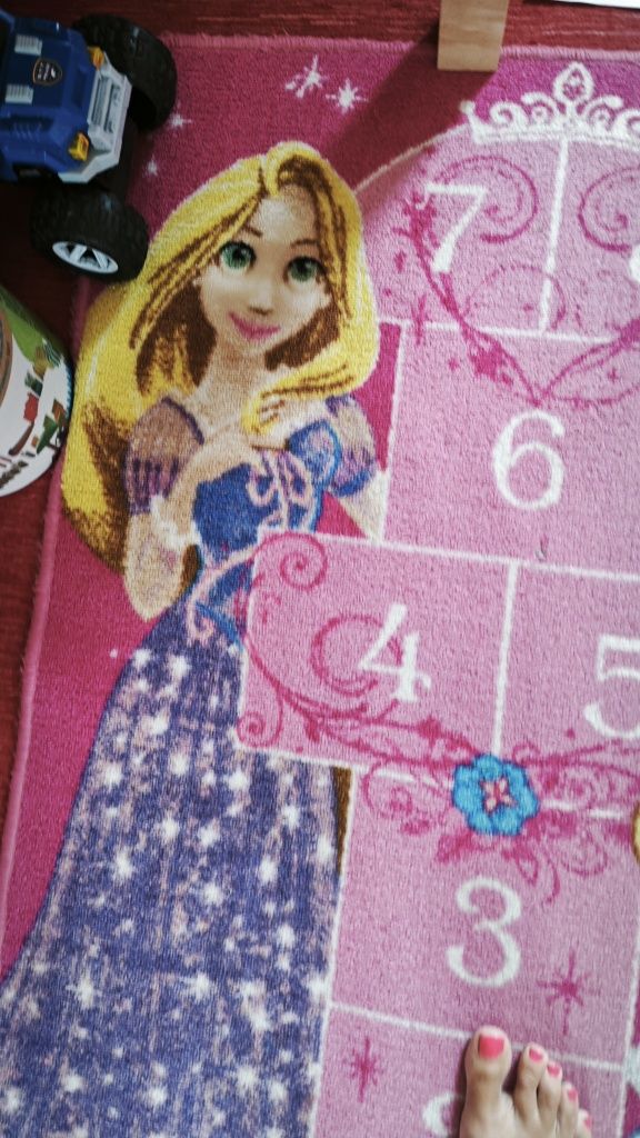Dywanik Disney Księżniczki różowy princess Roszpunka Kopciuszek dywan