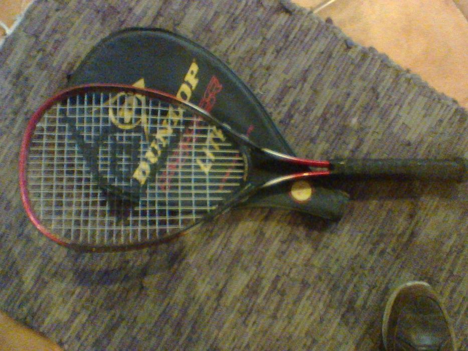 Raquete de ténis Dunlop com estojo (antiga)