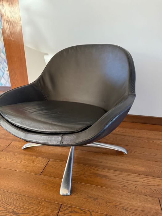 Fotel skórzany obrotowy BoConcept