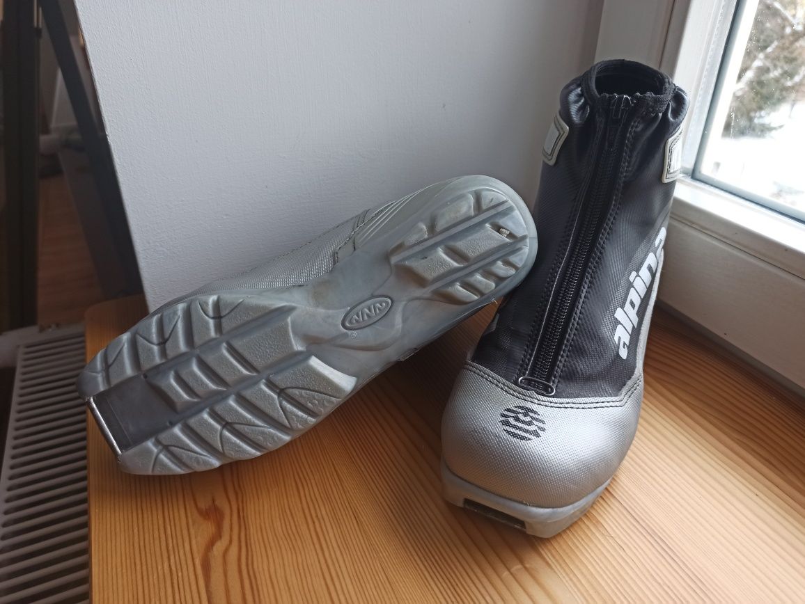 Buty do nart biegowych NNN Alpina 37