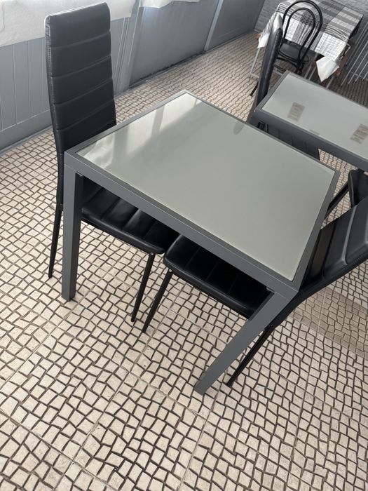 Mesa cafe, restaurante com cadeiras