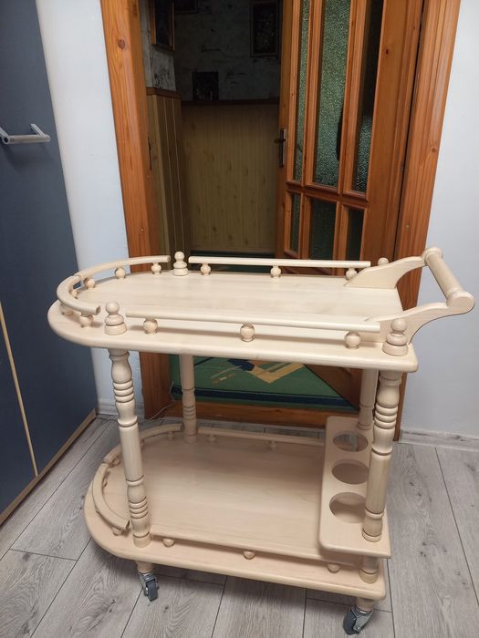 Пересувний столик-бар з натурального дерева