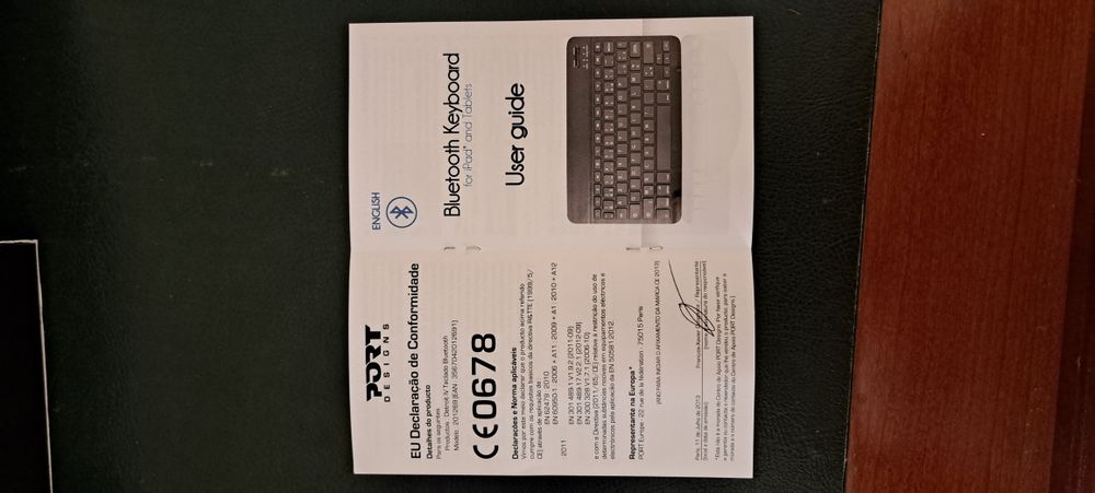 Capa Teclado Universal 10.1'' (Teclado Português - Preto)