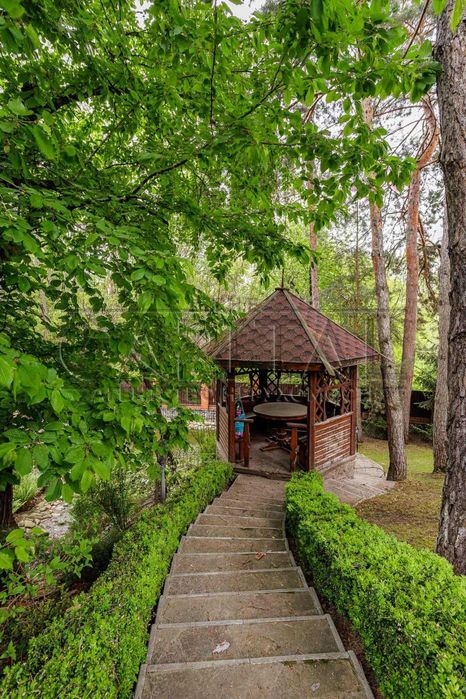 3-этажный Дом (500м2) 30 соток, с шикарным бассейном, Лесники