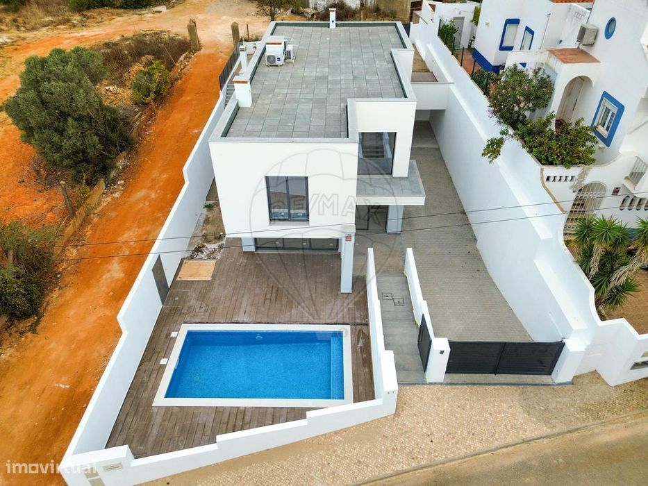 Moradia T4 para venda