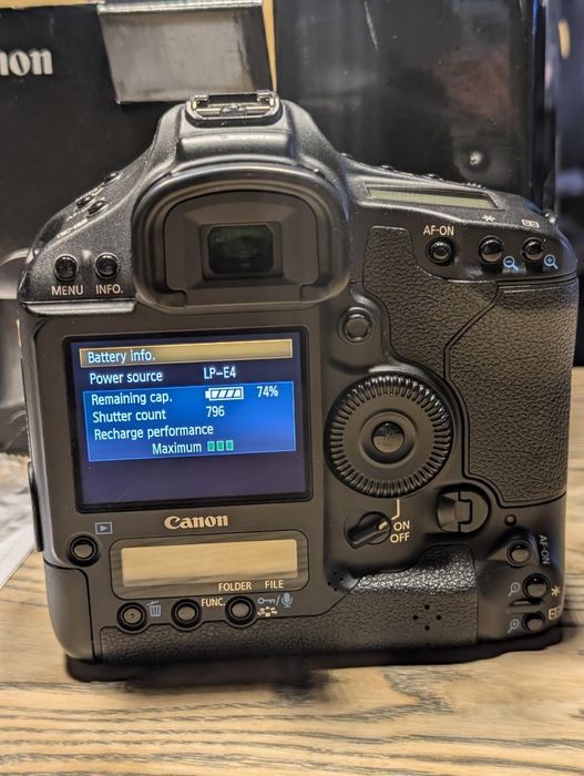 Камера Canon EOS 1D Mark IV