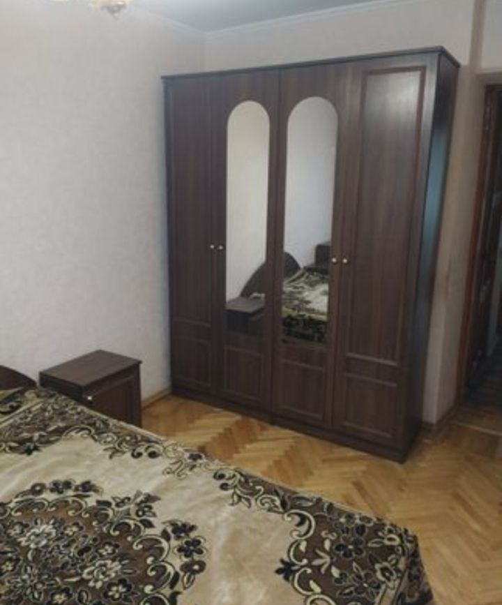 Здається хороша 3х кімнатна квартира з косметичним ремонтом!