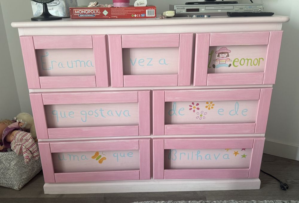 Comoda de menina