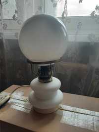 Stara białą lampka
