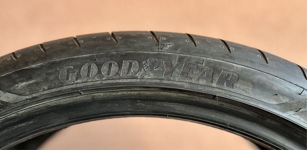 Goodyear 305/30/R21